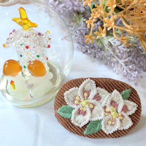 クリスマスローズ2輪の花刺繍バレッタ