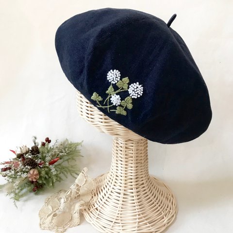  ［キッズ］国産リネンネイビー クローバー刺繍 ベレー帽　帽子　ナチュラル　お出かけ　清楚