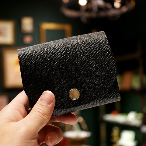 身軽にキメたい時のコンパクト財布｜ぷっくり型／パーティーレザー・ブラック（本革製）
