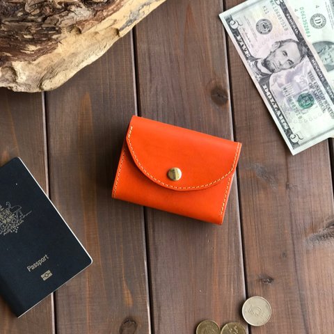 イタリアンレザーを使ったオレンジ色の三つ折り財布