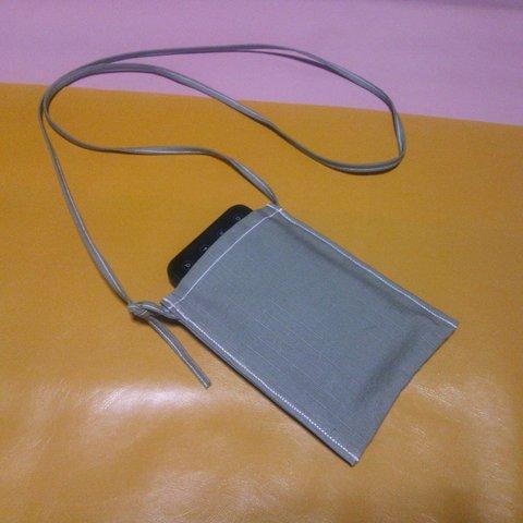 《試作品・格安出品》草色.小型スマホ.携帯.専用ネックポシェット.スマホポシェット.ネックポーチ※送料84円※サコッシュ※方眼リップ.リップストップ生地