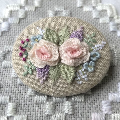 「バラとお花たち」刺繍ブローチ