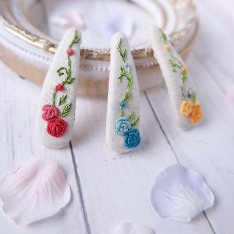 薔薇手刺繍のパッチンピン(Sサイズ)