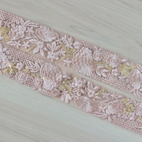 インド刺繍リボンᢂワントーンフラワー③ベージュ　インド刺繍/インドリボン/刺繍リボン/リボン/シルクリボン/トリム/ブレード/ジャガードリボン/チロリアンテープ/レース/チュール/チュールレース