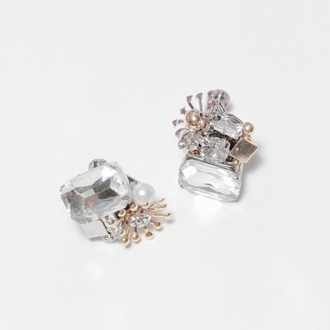 【特集掲載作品】crystal flower earring/クリスタル フラワー イヤリング