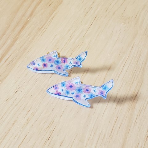 サメピアス/イヤリング