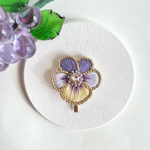 ビオラ 刺繍 ポニーフック（紫×薄紫×黄） 