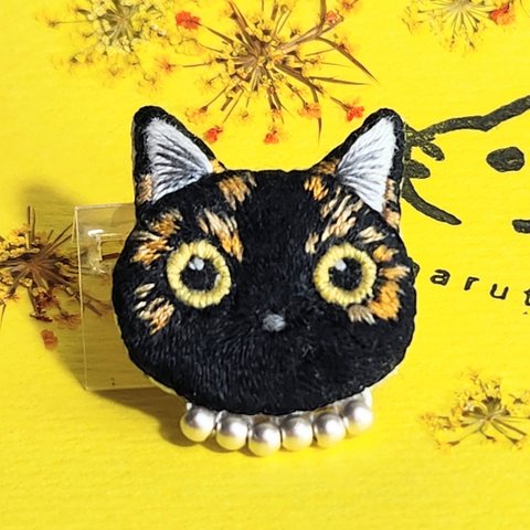 サビ猫さん刺繍ブローチ