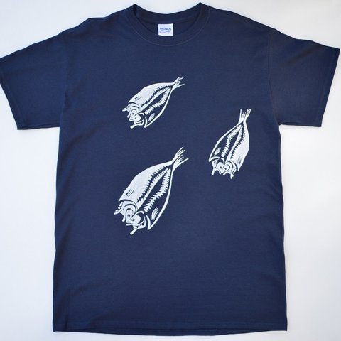 アジの開きＴシャツ、魚Ｔシャツ, ネイビー、魚、釣り、サカナ、半袖シャツ、オリジナルデザイン