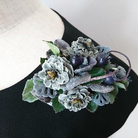 rose × berry corsage ( ブルーグリーン )