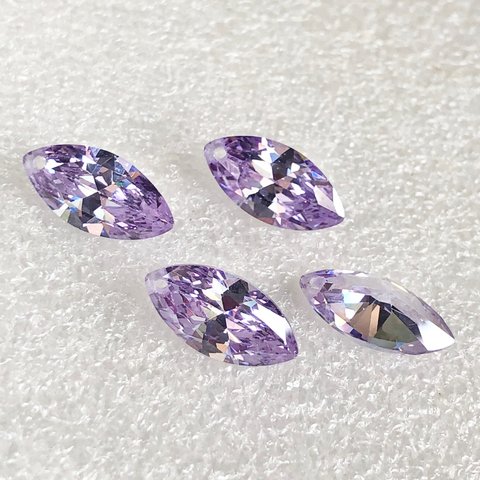 ラベンダー　薄紫☆2個入り☆方穴有り•マーキス形☆7x14mm☆A級キュービックジルコニア•CZ