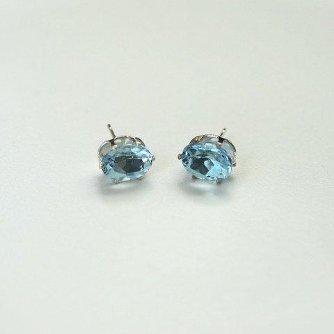 天然石　スカイブルートパーズのオーバルカットピアス　8×6mm