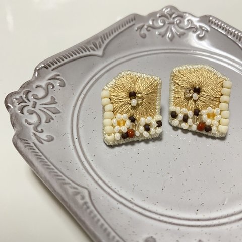 再販!!刺繍 五角形 ピアス✨