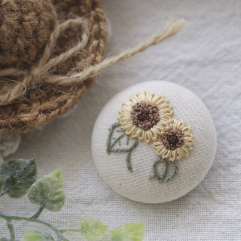 ﾋﾏﾜﾘ ~太陽のお花 *刺繍ﾌﾞﾛｰﾁ〘オリジナルの雑草刺繍 〙*7~9月