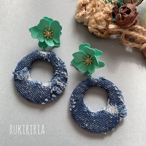 RUKIRIRIA # 751 グリーンフラワー×デニムピアス  大ぶりピアス 大ぶりイヤリング 