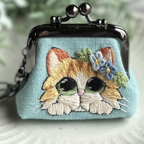 手刺繍ぷっくりがま口　猫　茶白