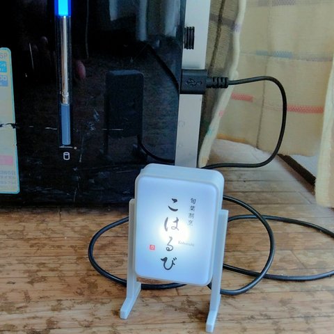 Seriaで買った「ミニチュア 光る看板」にmicroSDカードを仕込みました。