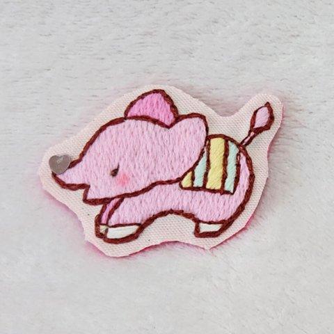 再販【ピンクのぞうさん】▼刺繍ワッペンブローチ▼