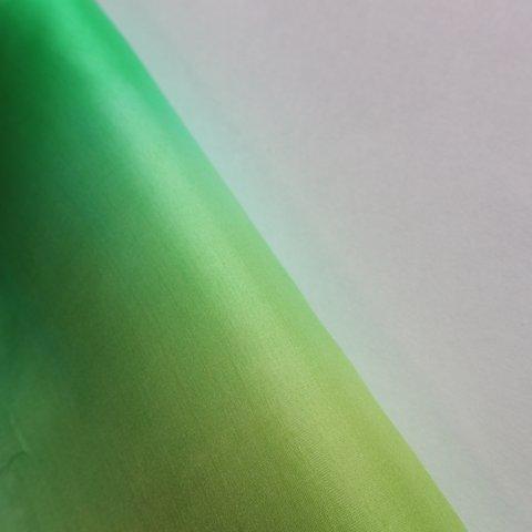 羽二重 6匁　緑系３層暈し染め　２5㎝×46cm　つまみ細工　正絹　