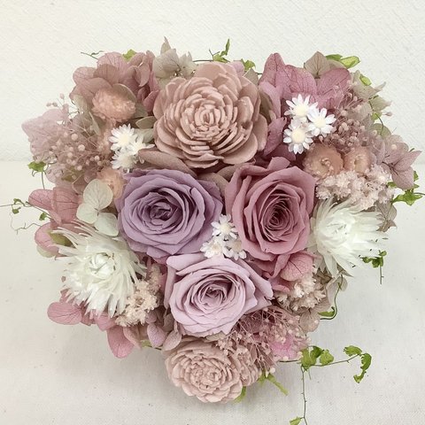 プリザーブドフラワー　ピンクのハートの花器のアレンジ