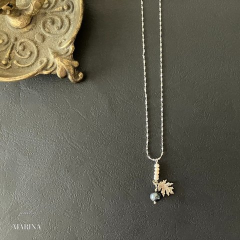 {真珠}オークリーフと真珠のネックレス