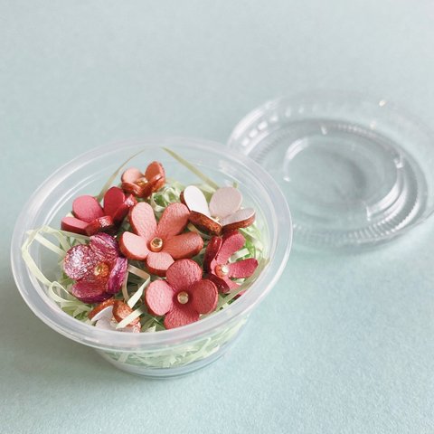 【革の花畑カップ】小花ピン加工タイプ８個入り(ピンクカラー)