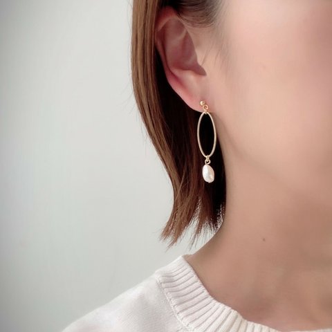 淡水パールと楕円フープのピアス/イヤリング