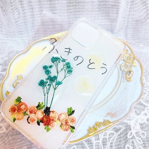 結婚式や日常生活にも最適！　　ハンドメイド　レジン　お花畑に咲くかすみそうブーケ　スカイブルー　スマホケース　iPhone152カメ対応ケース　14番