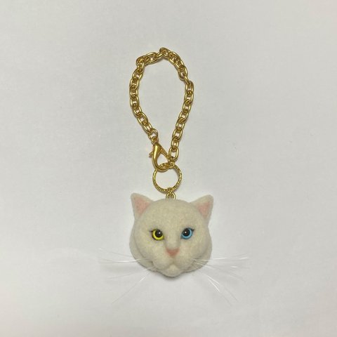 羊毛フェルト 猫バッグチャーム 白猫 オッドアイ