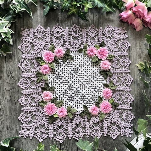 レース編みのドイリー・薔薇のスクエア(灰紫)        33 × 34 cm