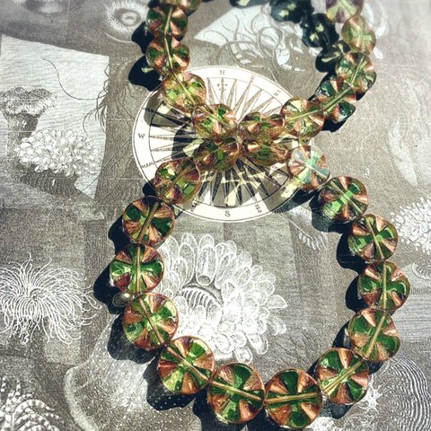 光る！【4コセット】JIRI＊IVANA #czech beads#チェコビーズcross14㎜ peridot green/copper