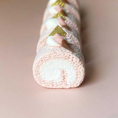 ミニチュア　桜のロールケーキ