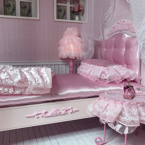 ベッド フレーム マット ブランケット 枕 セット 立体彫刻 ピンク プリンセス お姫様 1/6 ドールハウス ミニチュア ブライス ネオブライス リカちゃん シルバニア アンティーク