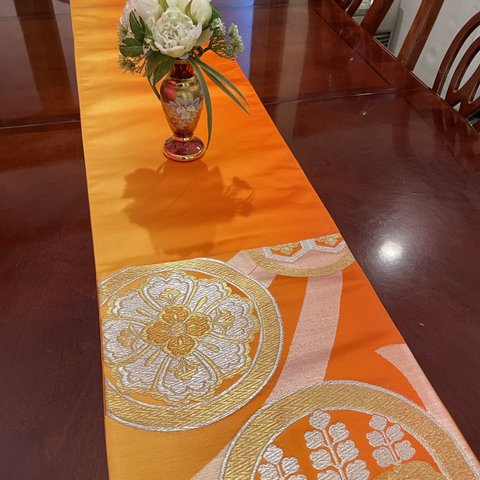 1984 豪華刺繍の袋帯で作った正絹テーブルランナー　帯リメイク　お正月