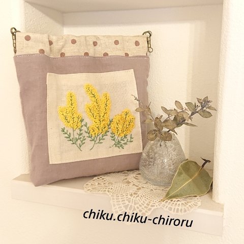 便利&かわいい💓bagポーチ(ミモザ手刺繍バネポーチ)