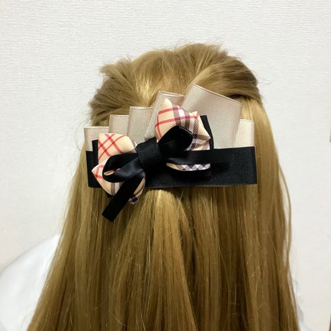 ベージュと黒の大人可愛いヘアリボン バレッタ チェック柄