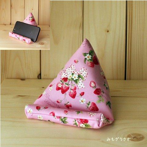 かわいい♡いちご柄ピンク　５色展開中  　スマホスタンド＊テトラ型スマホクッション　smartphone cushion   strawberry