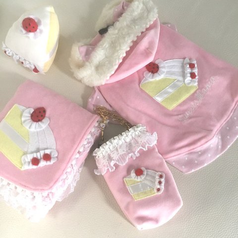 【minne限定】❤️犬服❤️ギフトセット・ショートケーキブルゾン＆ＴＯＹ・カフェマット・プチバッグ（S～DMサイズ）SALE