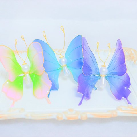 2色グラデーションの蝶リング