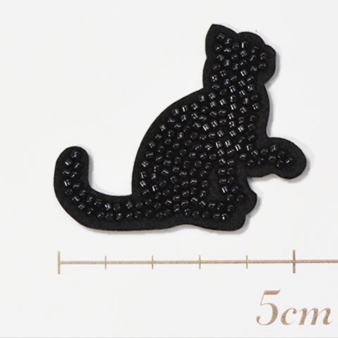 かわいい刺繍ワッペン　ガラスビーズ猫2　シール付き　黒　アップリケ