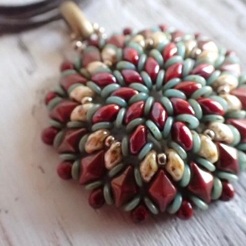 【新色・数量限定】circle beads necklace - charcoal red Φ4.3cm