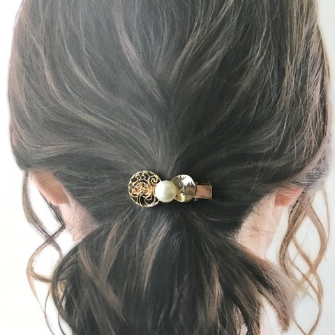 小さなヘアクリップ✨透かしゴールドとパール✨