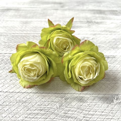 バラ　ホワイトグリーン　造花 アーティフィシャルフラワー　ハンドメイド 材料 素材　花材　パーツ
