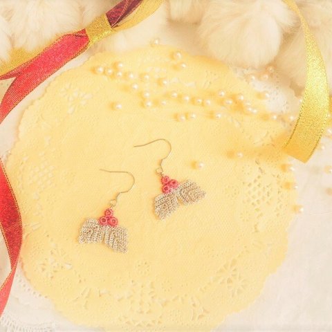 new🎄ひいらぎのピアス🎄ホワイトシルバー