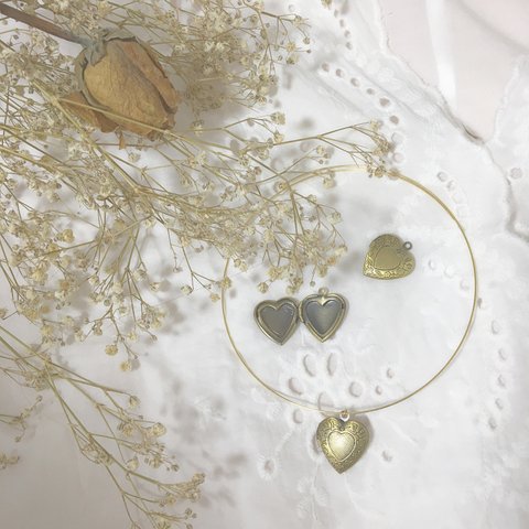 gold vintage heart choker