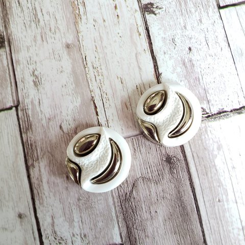 white×silver★ボタンピアス＆イヤリングB