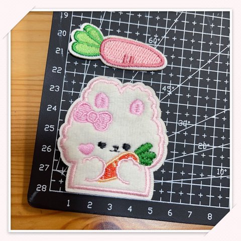 MS04 可愛いウサギさん　2枚分セット スマホシール/刺繍アイロンワッペン