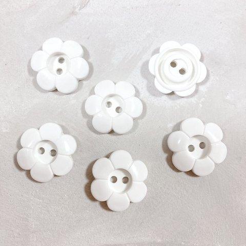 イギリス　ボタン　6個　ホワイトフラワー　2.2cm　輸入　ボタン　海外　白いお花　ukbutton-white-flower