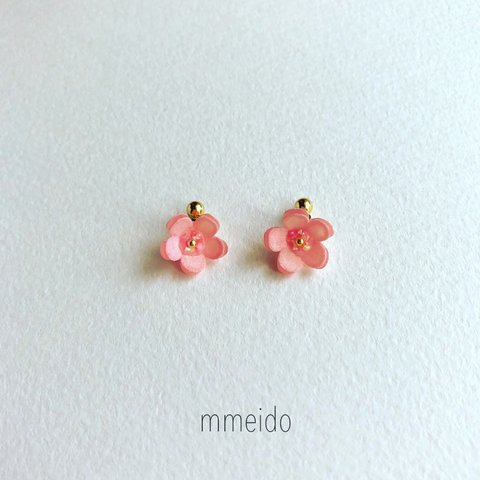 揺れる　苺の花　ピアス（ピンク）