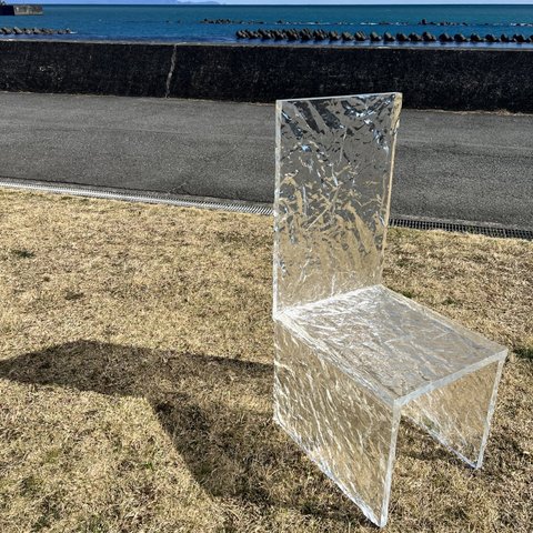 アクリル氷柄の椅子